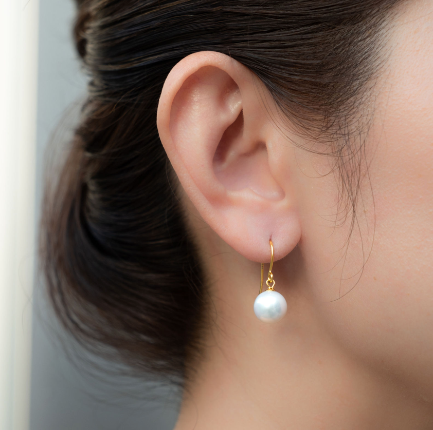 Round Edison Pearl Hook Earring